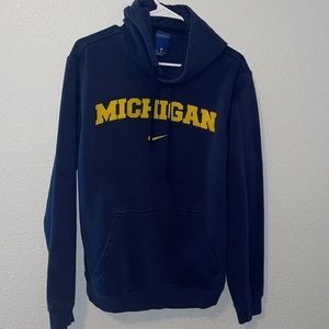 Medium sized navy blue Michigan sweater (Nike)